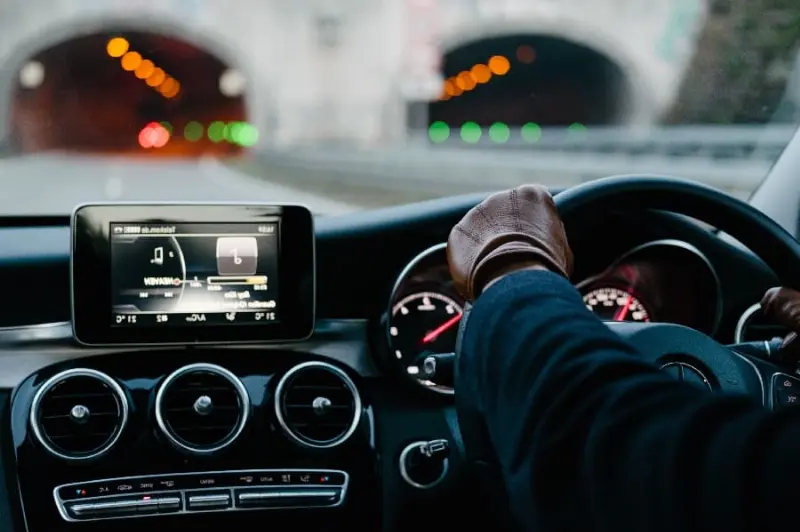 How to prepare a car for a long trip with AVIS Ukraine